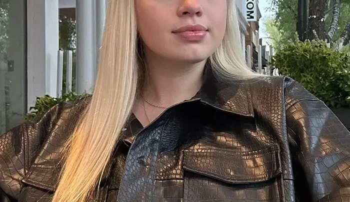 Maddie Lambert-Crowley Biography: Age, Height, Net Worth, Husband, Kids, Parents, Siblings, Daughter, YouTube
