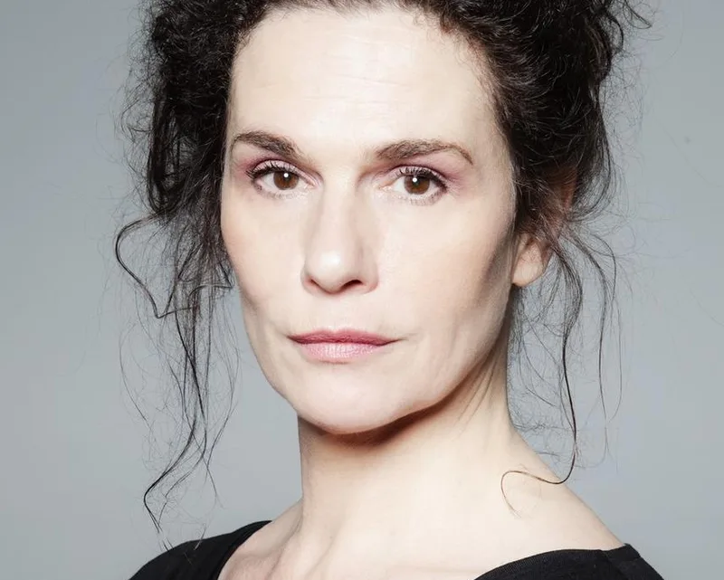 Charlotte Bradley Biography: Age, Husband, Movies & TV Shows, Net Worth, Height, Parents