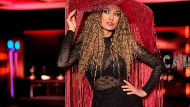 Tugba Ozay Biography: Net Worth, Parents, Albums, Husband, Age, Height, Songs, Instagram, YouTube