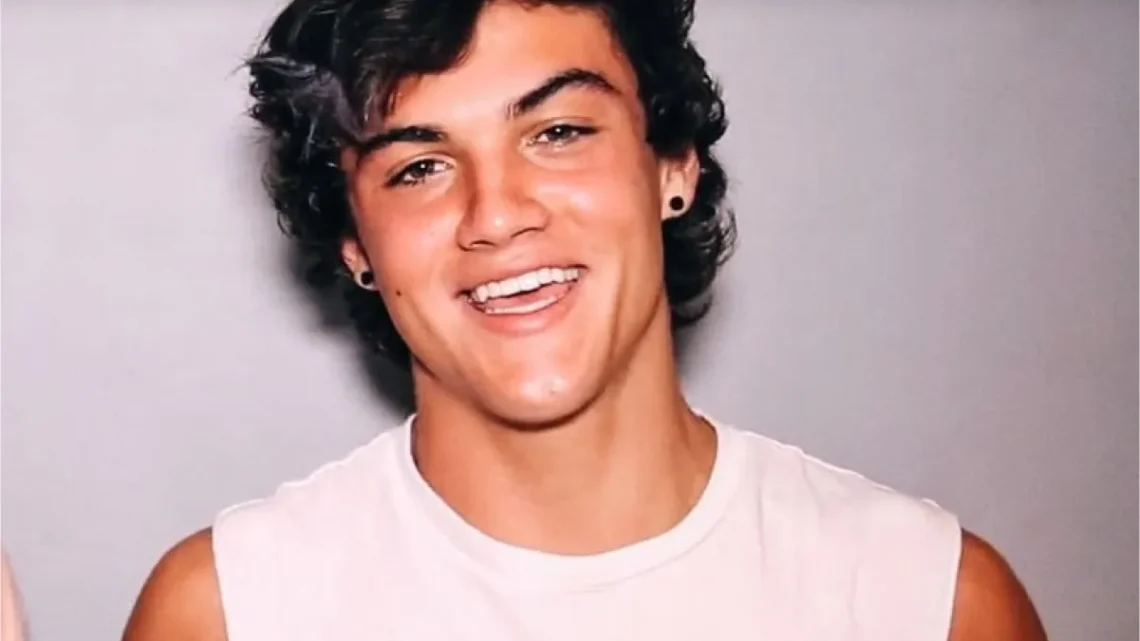 Ethan Dolan Biography: Age, Wife, Twin Brother, Height, Net Worth, Parents, Movies, Dolan Twins