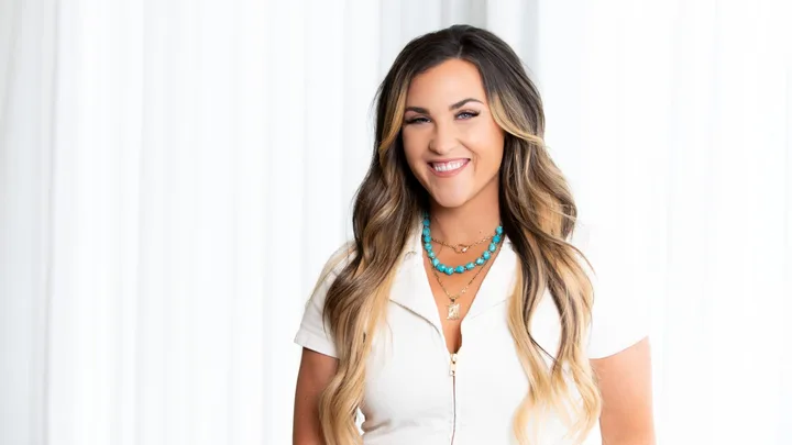 Ashley Barron Biography: Parents, Age, Net Worth, Instagram, Family, Awards