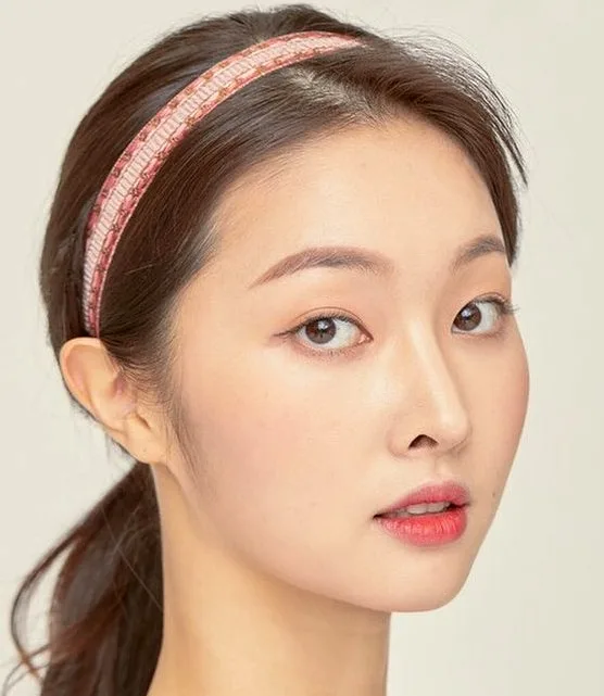 Hong Bi-ra Biography: Films, Age, Height, Net Worth, Siblings, Parents, Instagram, Spouse