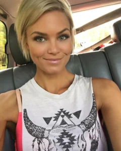 Krissa Fowles - Biography