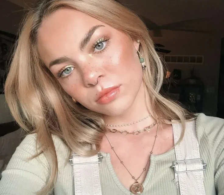 Chloe Danielle Biography: Age, Height, Net Worth, Parents, Sister, Boyfriend, Career, Instagram
