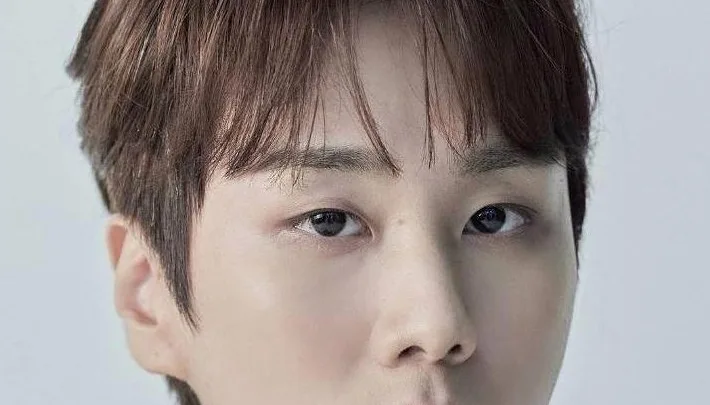 Moon Dong-hyeok Biography: Net Worth, Girlfriend, Age, Parents, Height, Movies & TV Shows, Wiki