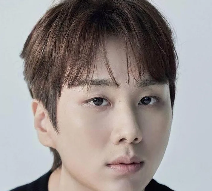 Moon Dong-hyeok Biography: Net Worth, Girlfriend, Age, Parents, Height, Movies & TV Shows, Wiki