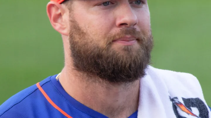 Adrian Houser Biography: Age, Wife, Kids, Parents, Net Worth, Height, Brother, Contract, Stats