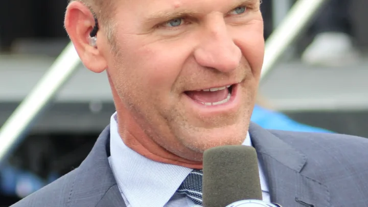 Clint Bowyer Biography: Age, Wife, Kids, Height, Net Worth, Parents, Brothers, NASCAR Wins, Fox Sports