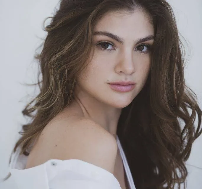 Débora Ozório Biography: Age, Girlfriend, Parents, Height, Net Worth, Telenovelas, Movies & TV Shows