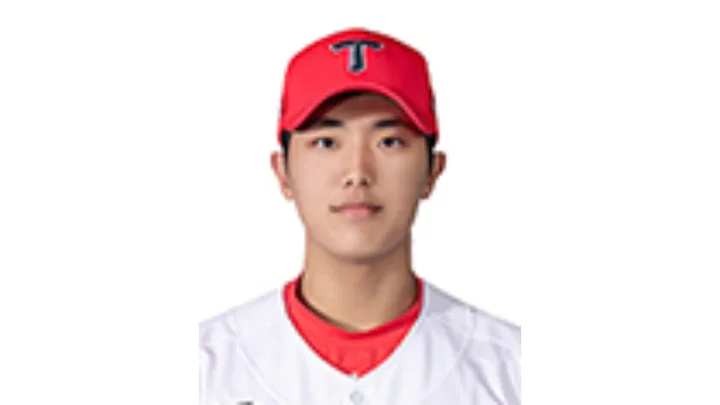 Lee Eui-lee Biography: Girlfriend, Height, Age, Salary, Net Worth, Parents, Instagram, Family