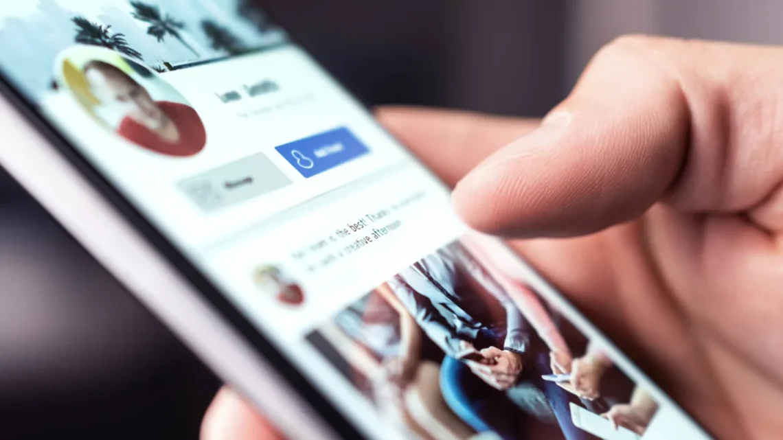 How Algorithmic Feeds Are Reshaping Human Attention Spans at Scale