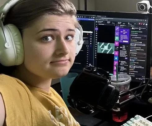 Juniper (streamer) Biography: Age, Fiancé, Parents, Sister, Height, Net Worth, Awards, Geometry Dash Levels