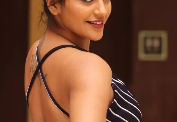 Yaashika Aanand Biography: Age, Boyfriend, Height, Net Worth, Parents, Siblings, Movies, Education