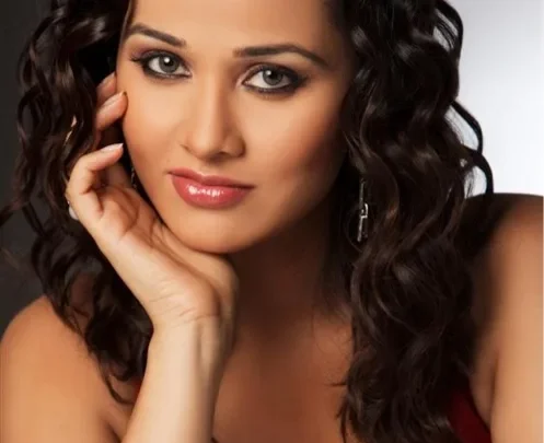 Priyanka Kothari Biography: Age, Husband, Son, Height, Net Worth, Parents, Movies, Nisha Kothari