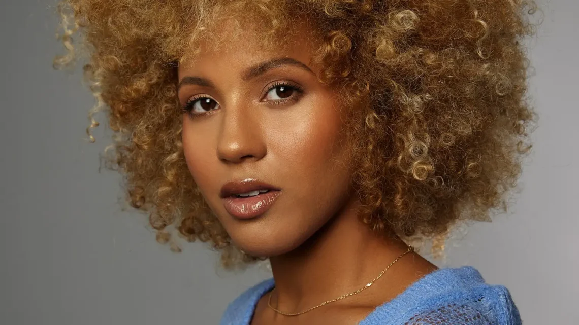 Robyn Alomar Biography: Age, Boyfriend, Height, Parents, Stepfather, Net Worth, TV Shows, Movies, Utopia Falls