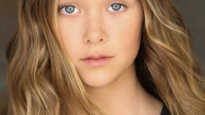 Savy Monroe Stenberg Biography: Age, Height, Net Worth, Parents, Siblings, Boyfriend, Career