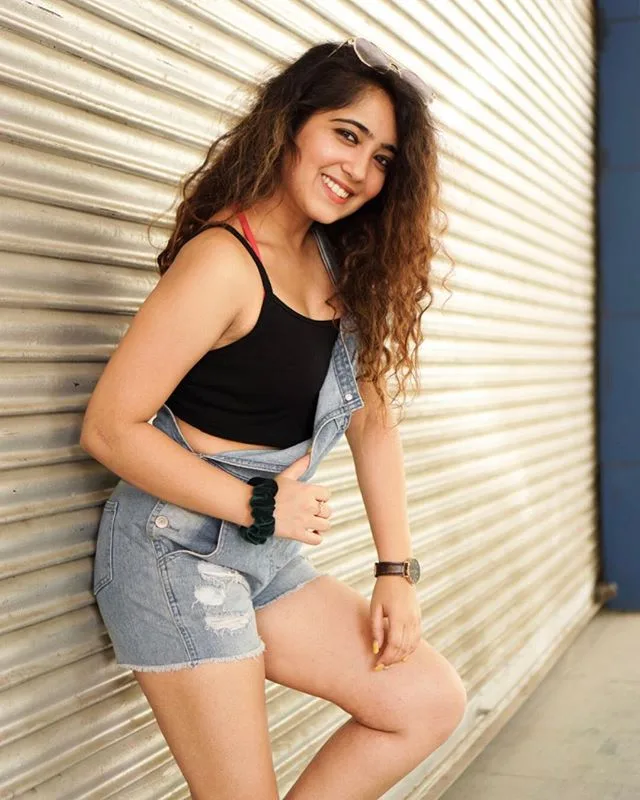 Samriddhi Mehra - Biography