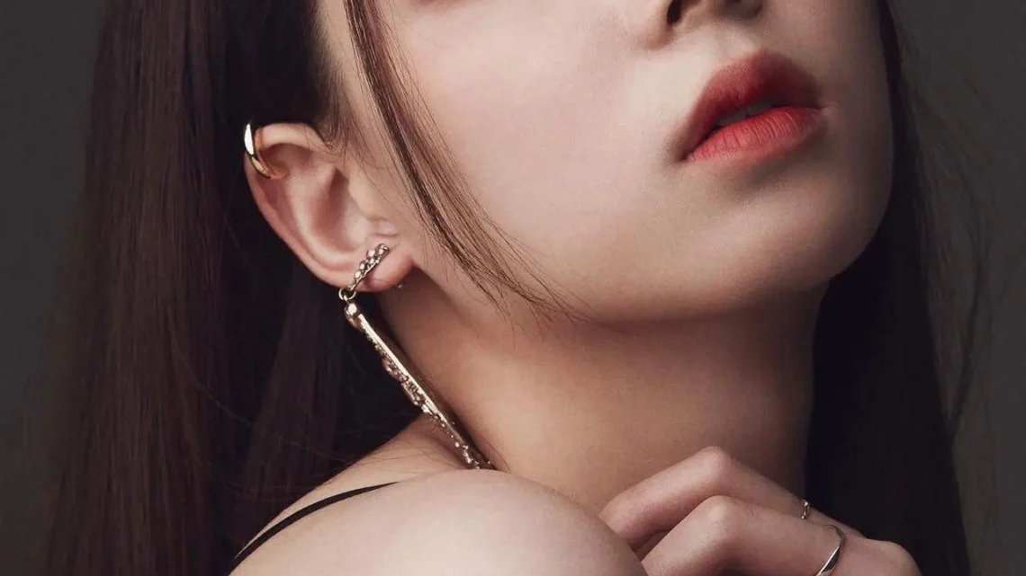Jo Yoo-jung Biography: Age, Boyfriend, Height, Net Worth, Parents, Twin Sister, Dramas, Movies