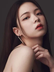 Jo Yoo-jung - Biography