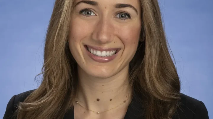 Nicole Crimi Biography: Age, Husband, Height, Parents, Siblings, Net Worth, Movies, Mean Girls, Surgeon