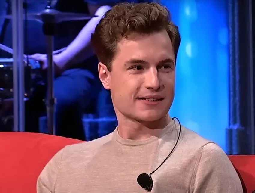 Oskar Hes Biography: Age, Height, Net Worth, Parents, Awards, Girlfriend, TV Shows