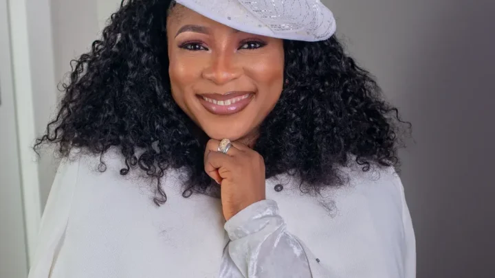 Apekeola Biography: Net Worth, Age, Husband, Parents, Praise Songs, Albums, Children