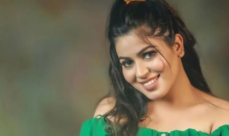 Radhika Chhabra Biography: Instagram, Age, Nationality, Net Worth, Height, Parents, Movies, Family