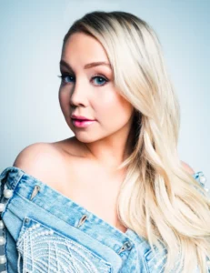 RaeLynn - Biography