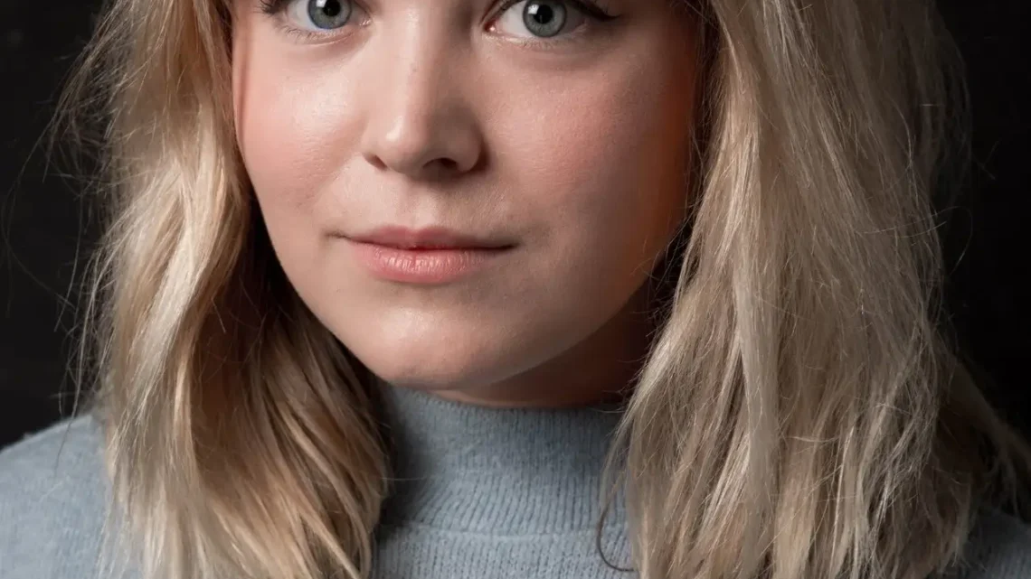 Roos Dickmann Biography: Age, Height, Net Worth, Parents, Boyfriend, Siblings, Movies & TV Shows, Poetry