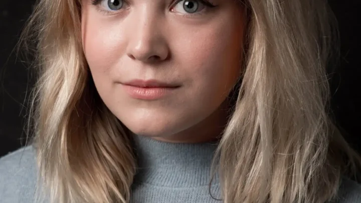 Roos Dickmann Biography: Age, Height, Net Worth, Parents, Boyfriend, Siblings, Movies & TV Shows, Poetry
