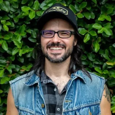 Taylor Brown Biography: Age, Girlfriend, Parents, Height, Net Worth, Novels, Awards, Ethnicity