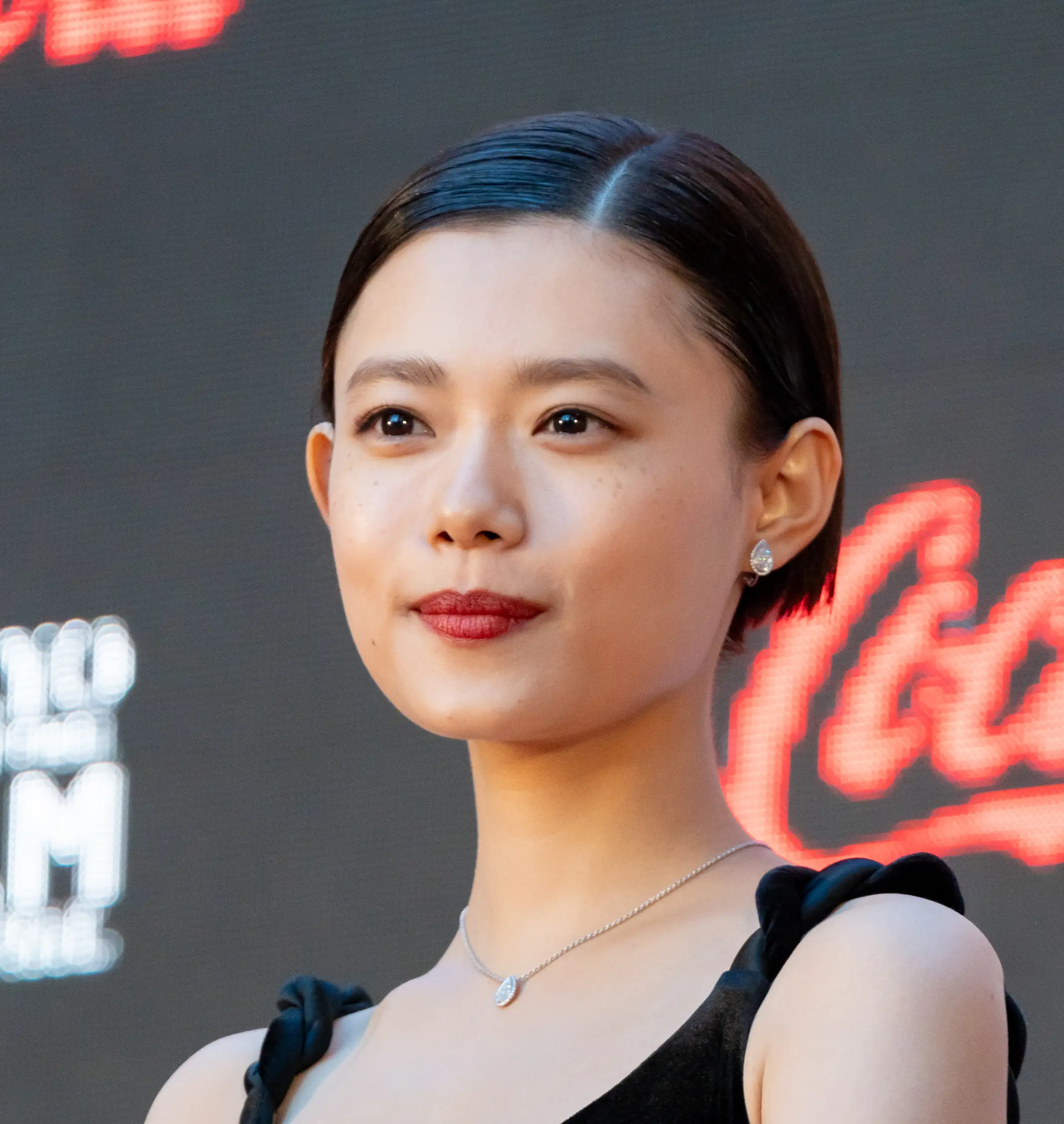 Hana Sugisaki - Biography