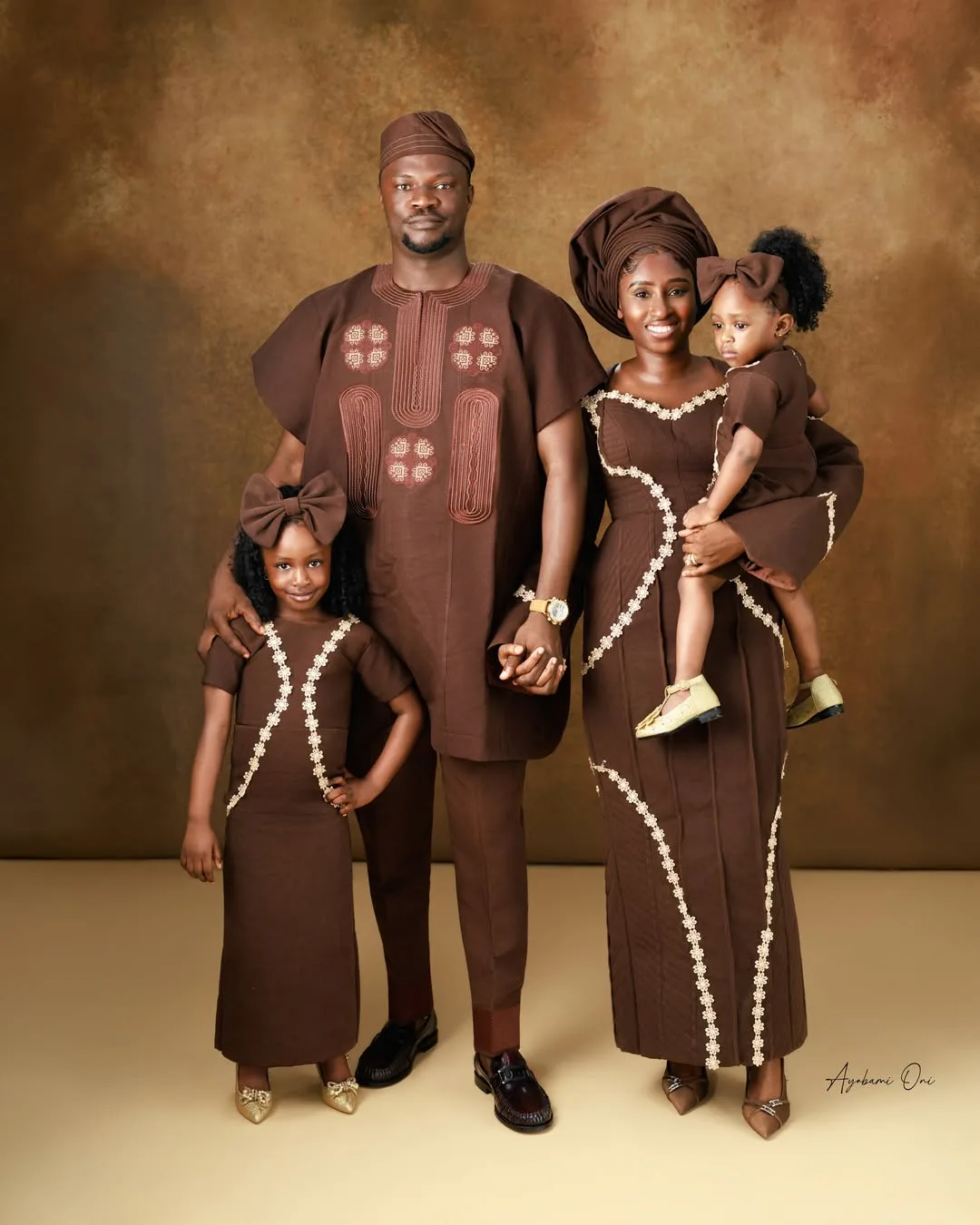 Toluwanisings - Biography