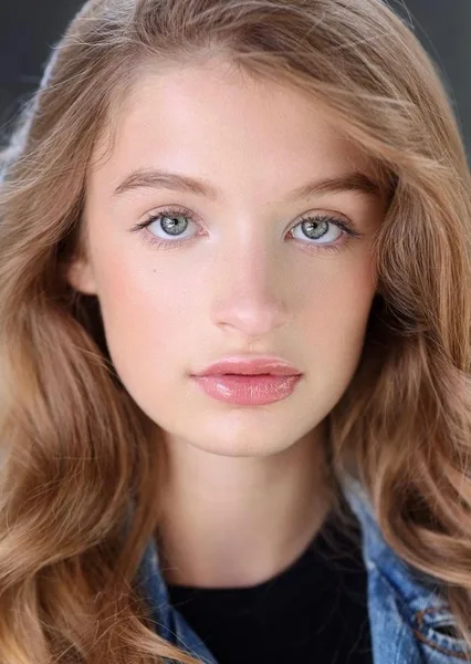 Amelia Jakovich Biography: Age, Height, Net Worth, Parents, Boyfriend, Instagram, YouTube, Short Films