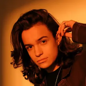 Nicolas Alves - Biography