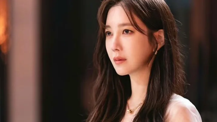 Lee Ji-ah Biography: Spouse, Net Worth, Parents, Height, Siblings, Movies, Age