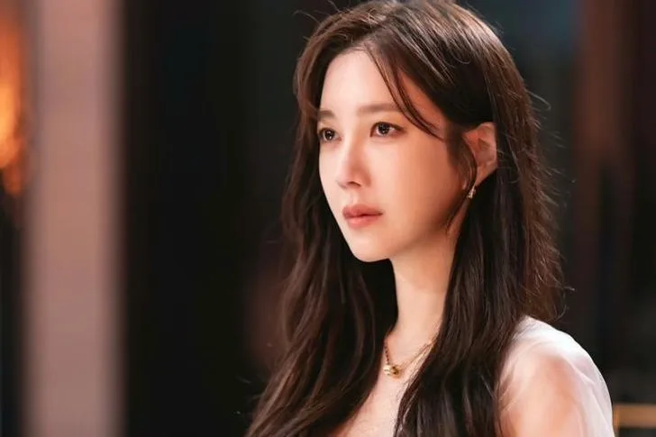Lee Ji-ah Biography: Spouse, Net Worth, Parents, Height, Siblings, Movies, Age