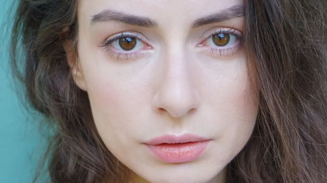 Hanna Novak Biography: Age, Height, Net Worth, Parents, Boyfriend, Movies & TV Shows, Education