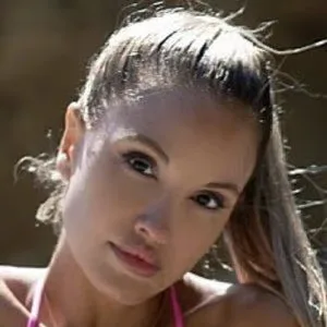 Elena Belle - Biography