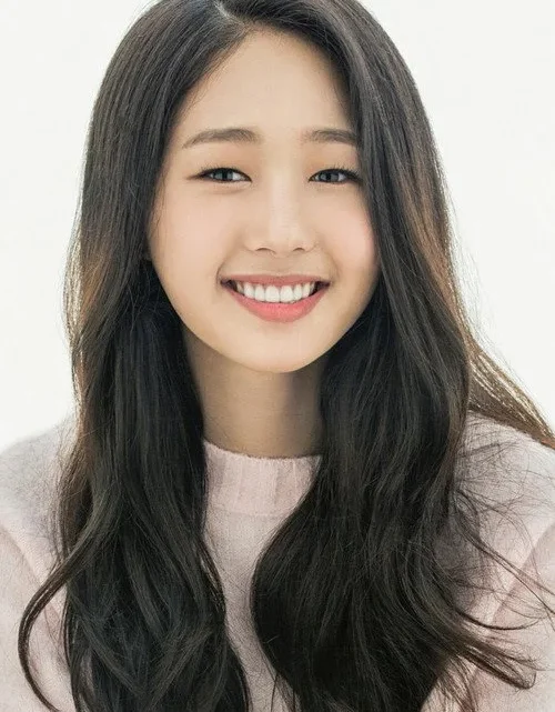 Lee Soo-bin Biography: Age, Height, Net Worth, Parents, Boyfriend, Dramas, Musicals, Education