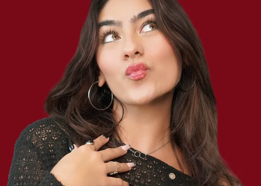 Mercedes Lomelino Biography: Age, Height, Net Worth, Parents, Siblings, Boyfriend, Career, GEM Sisters
