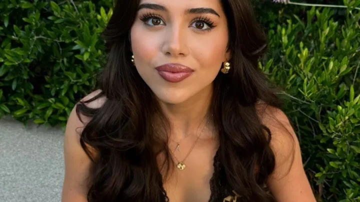 Amanda Díaz Biography: Age, Boyfriend, Height, Parents, Net Worth, Sister, Awards, YouTube