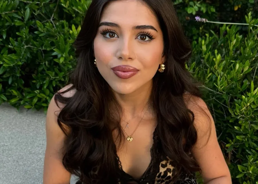 Amanda Díaz Biography: Age, Boyfriend, Height, Parents, Net Worth, Sister, Awards, YouTube