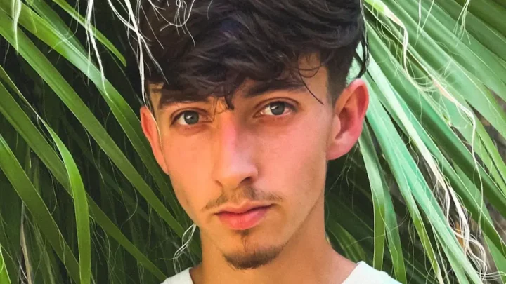 Simplistic (YouTuber) Biography: Age, Girlfriend, Height, Net Worth, Parents, YouTube, TikTok, FaZe Clan