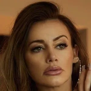 Caroline De Campos - Biography
