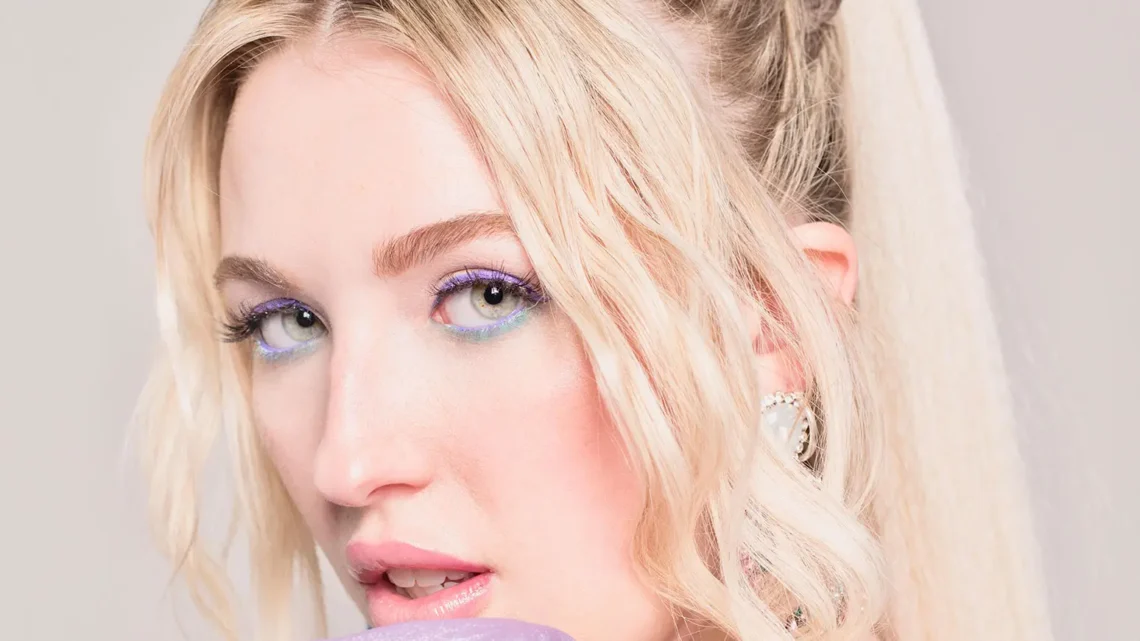 Elli Moore Biography: Age, Boyfriend, Height, Parents, Net Worth, Songs, Barbie, LYRE, Career