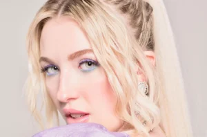 Elli Moore - Biography