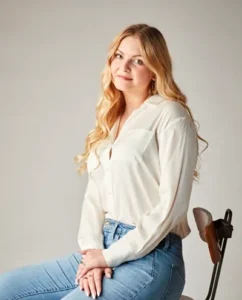 Alyssa Lee Standen - Biography
