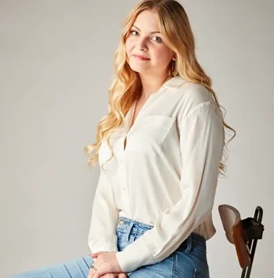 Alyssa Lee Standen Biography: Age, Height, Parents, Net Worth, Films, Career, Boyfriend, Education