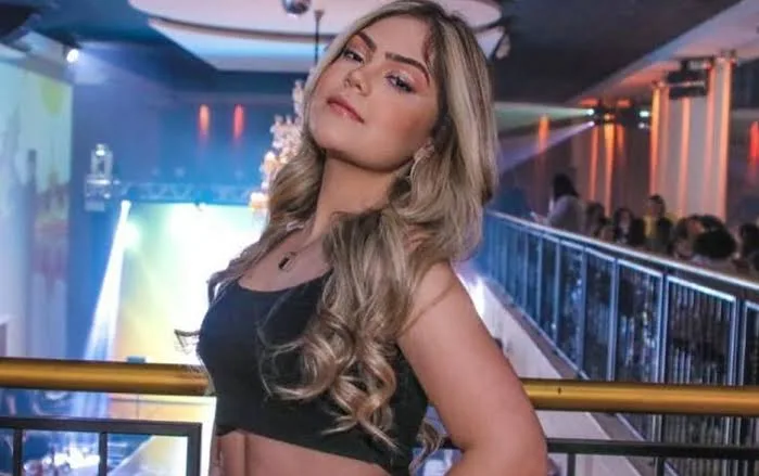 Vittoria Dutra Biography: Songs, Albums, Perfume Brand, Age, Boyfriend, Parents, Net Worth, Instagram
